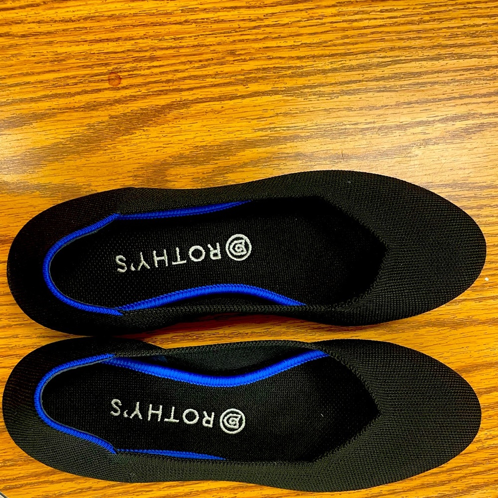 Rothy’s like new black shoes 10. Feels like a 9